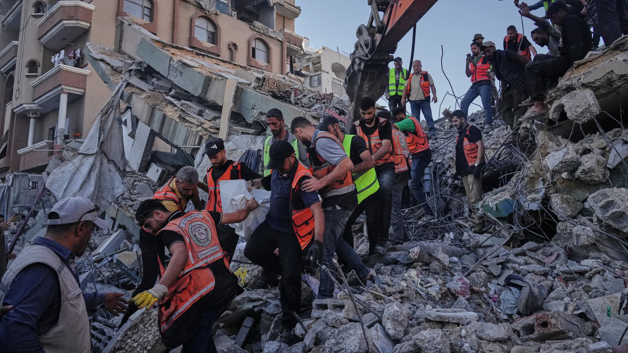 Building collapse in Gaza kills at least 21 people, and other Mideast developments