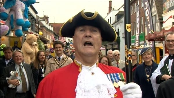 The mayor of Stratford-upon-Avon opens the Mop Fair. 
