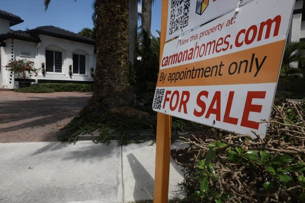 NAR agrees to change rules on agent commissions