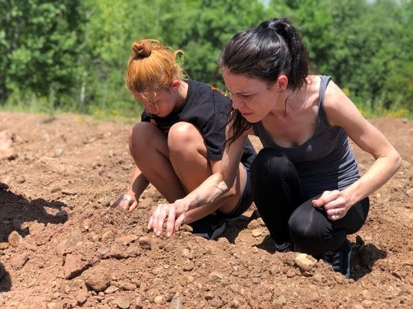 Jessica Sander and Jen Majkrzak picking agates.