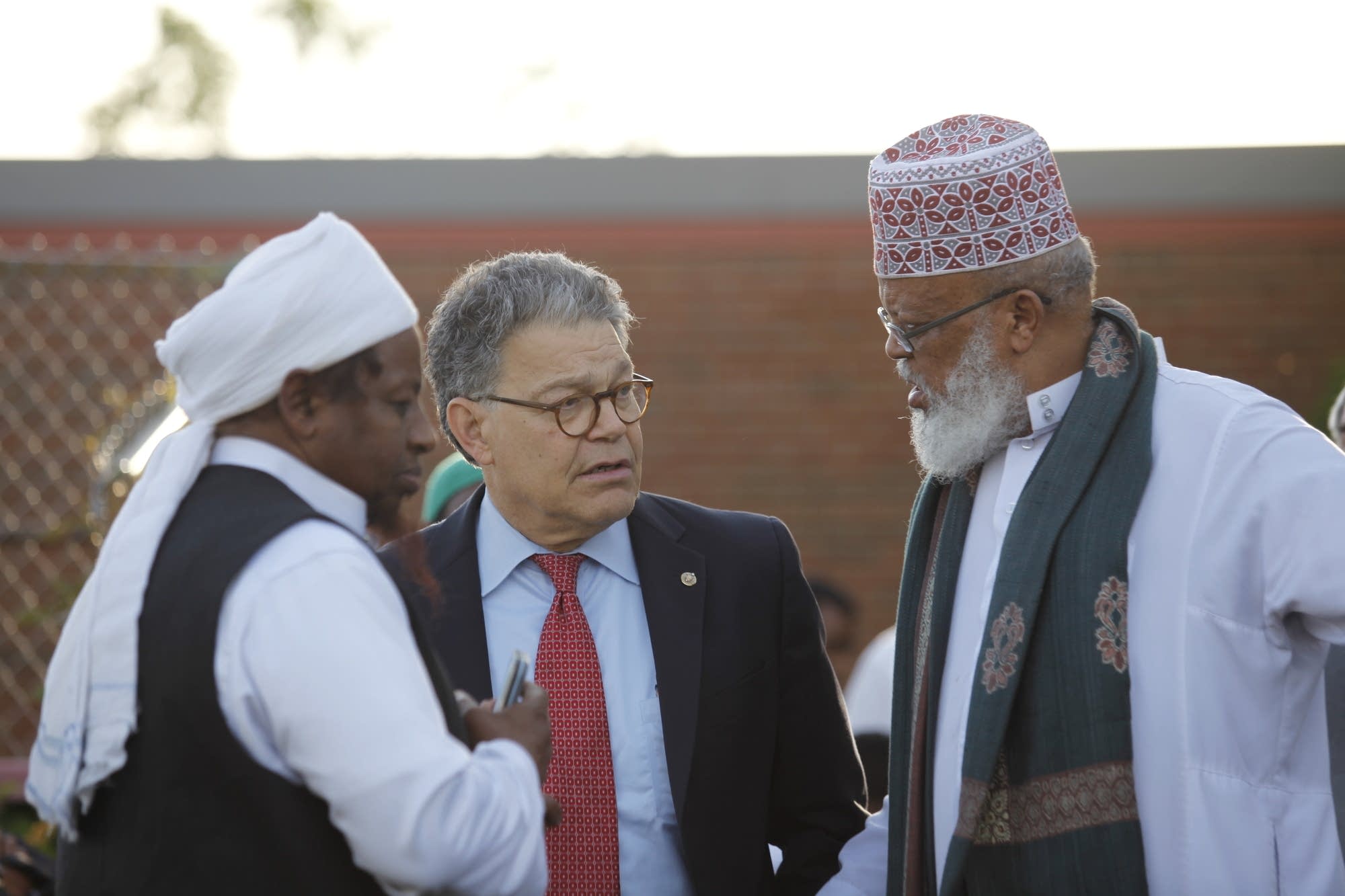 Sen. Al Franken talks with Omer Abdi Nur and Sa'ad Musse Roble.