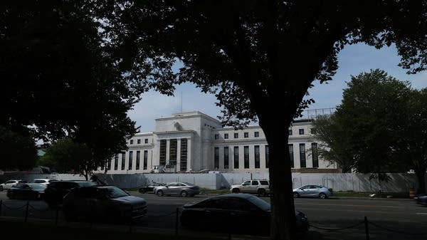Decisions and disagreements at the central bank