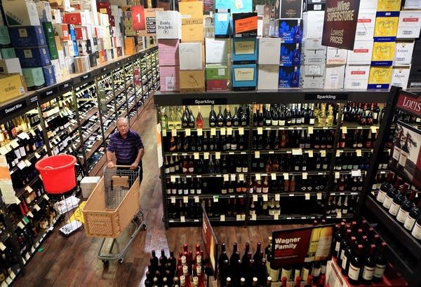 MN lawmakers predict Sunday liquor tweaking