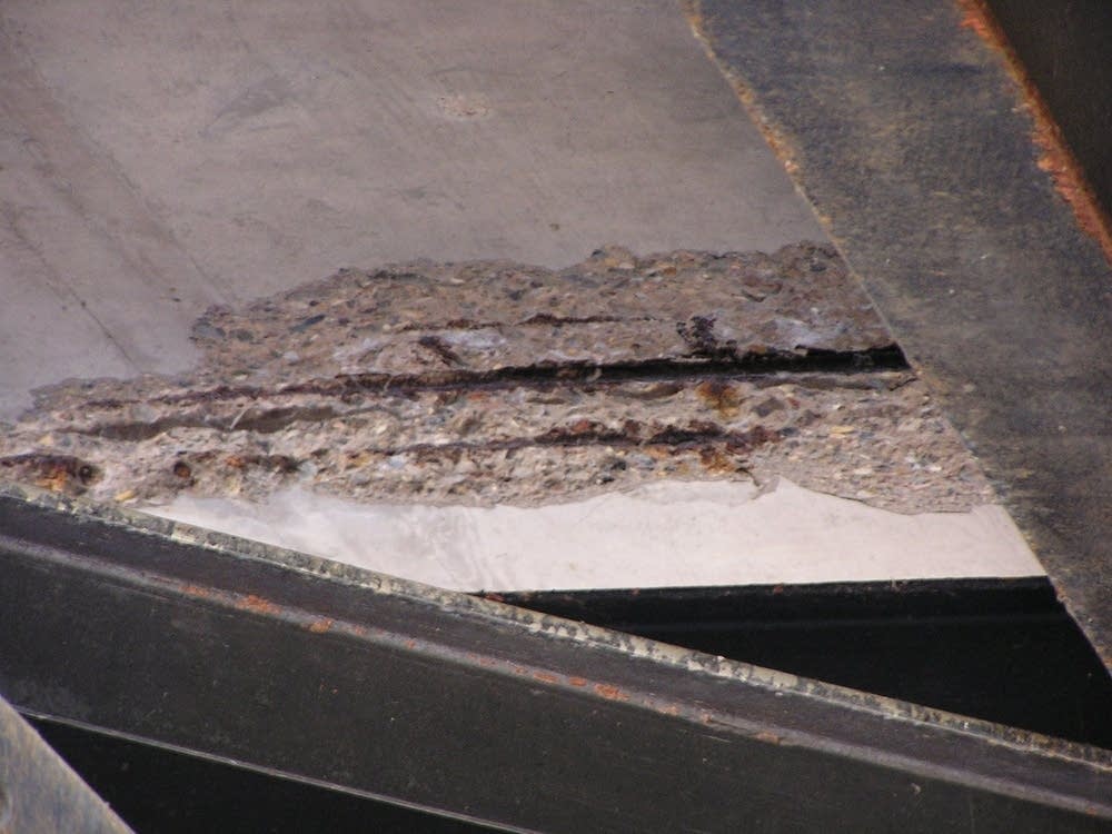 Cracking from Aug. 3, 2007, inspection