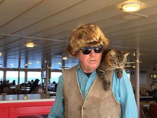 hemingway-cat-man-on-ferry.jpg