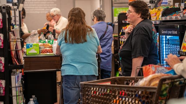 Fed eyes sluggish wage growth