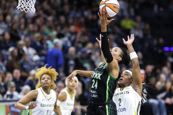 the WNBA game between Minnesota Lynx and Dallas Wings