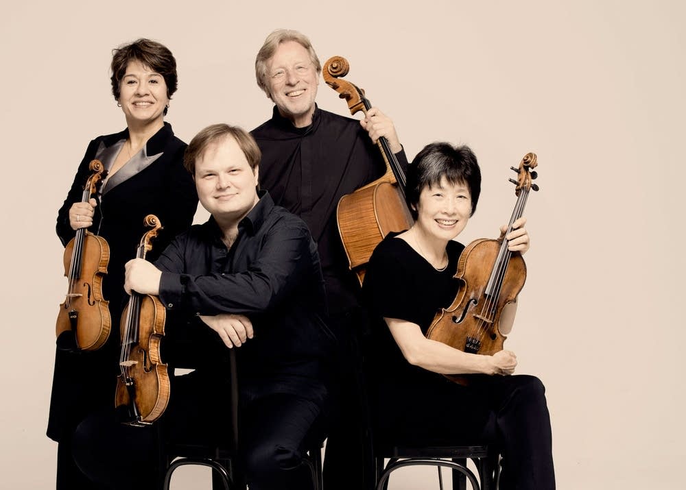 Nobuko Imai (r) with the Michaelangelo Quartet