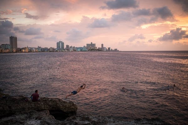 Boys swam and dived off the Malecon