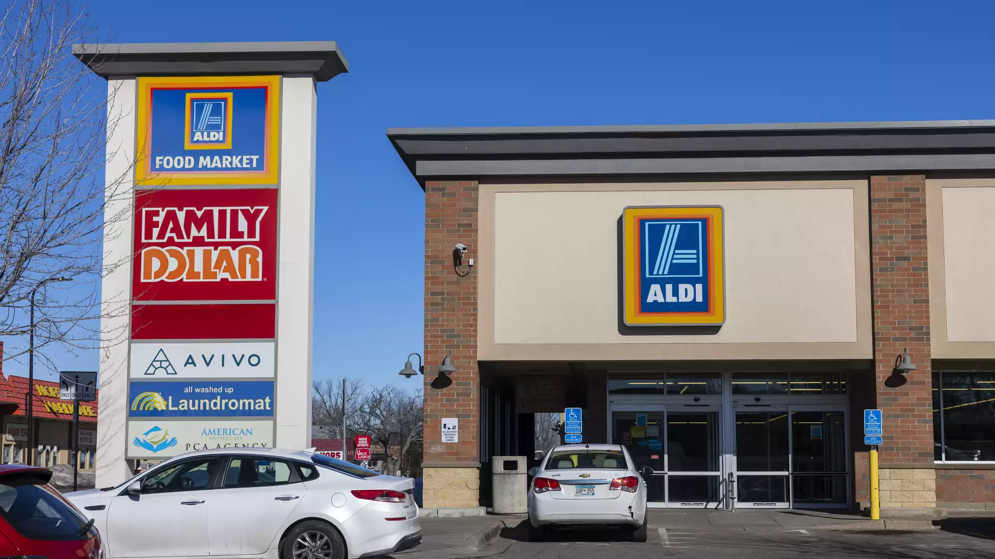Aldi's exit shakes north Minneapolis, widens worries over food