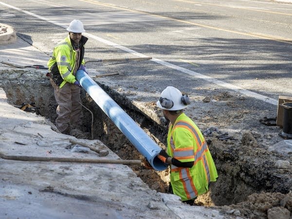 Warmer weather brings some relief as cold-weary South starts cleanup