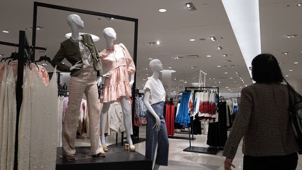 Retail sales rise in March