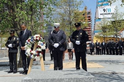 Obama bows head
