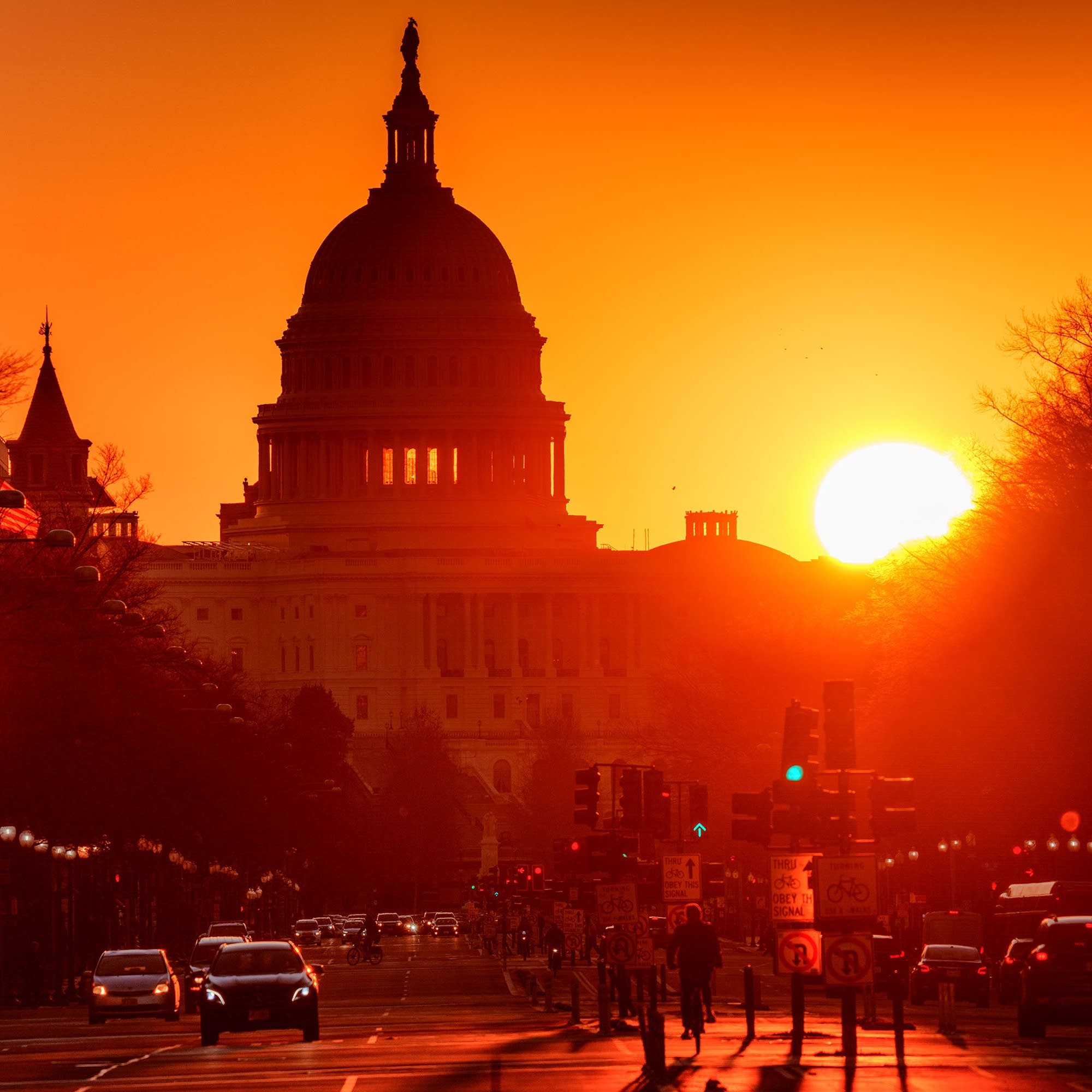 Warnings of permanent layoffs in case of shutdown