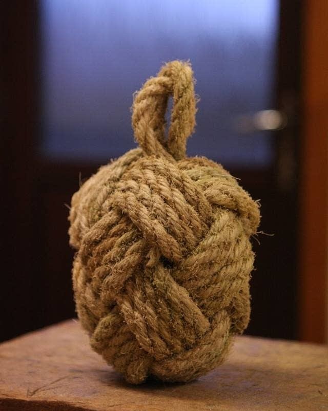 62c9f3-20180731-rope-art-acorn.jpg