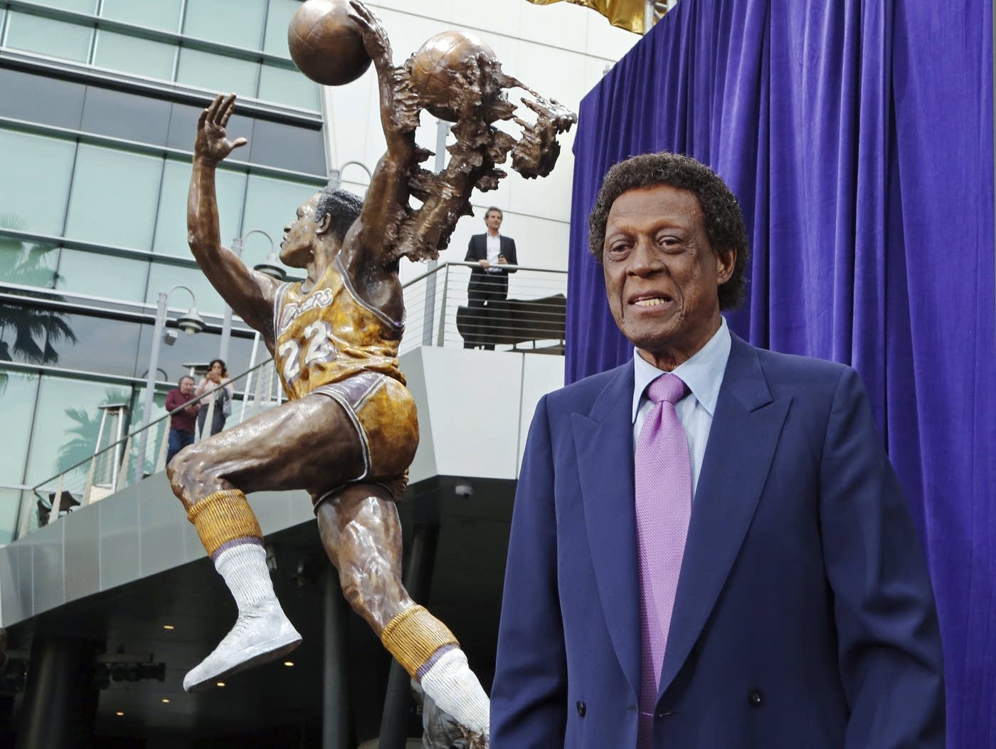 9413c4-20210322-elgin-baylor- 