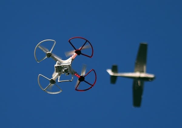 FAA tries to force drone owners to register
