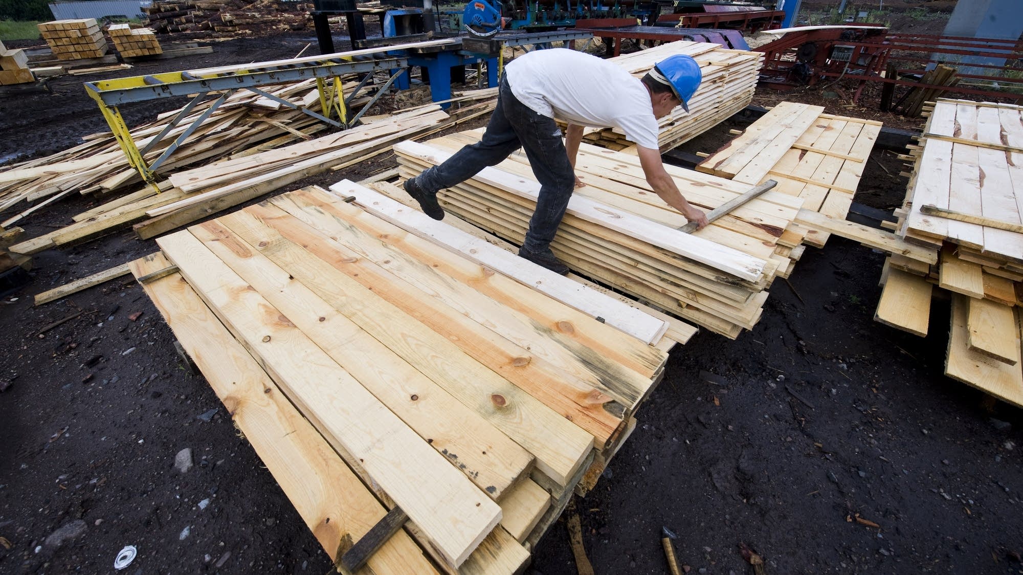 Lumber lawsuit challenges the size of a 2×4 MPR News
