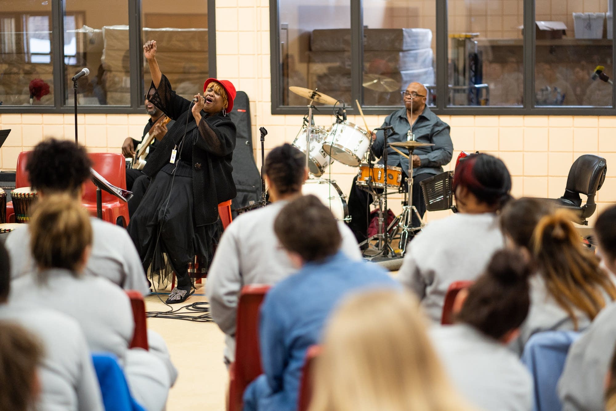 Minneapolis based singer Gwen Matthews performs for inmates.