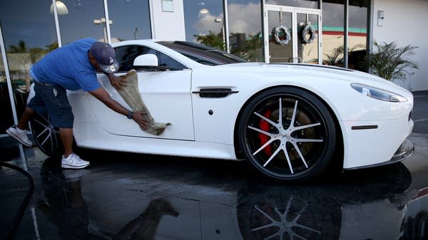 Some car detailing professionals make more than $19,000 per month, says Te-Ping Chen.