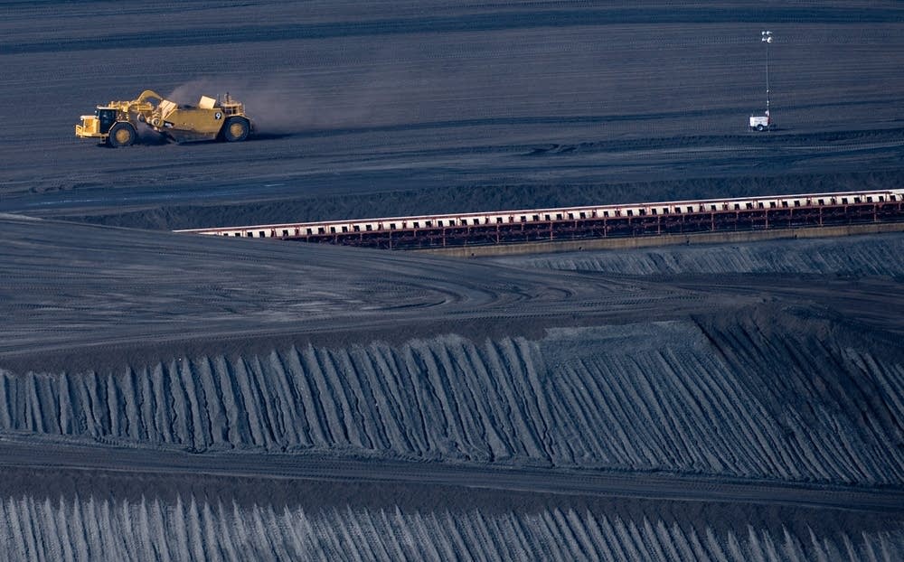 A coal scraper machine
