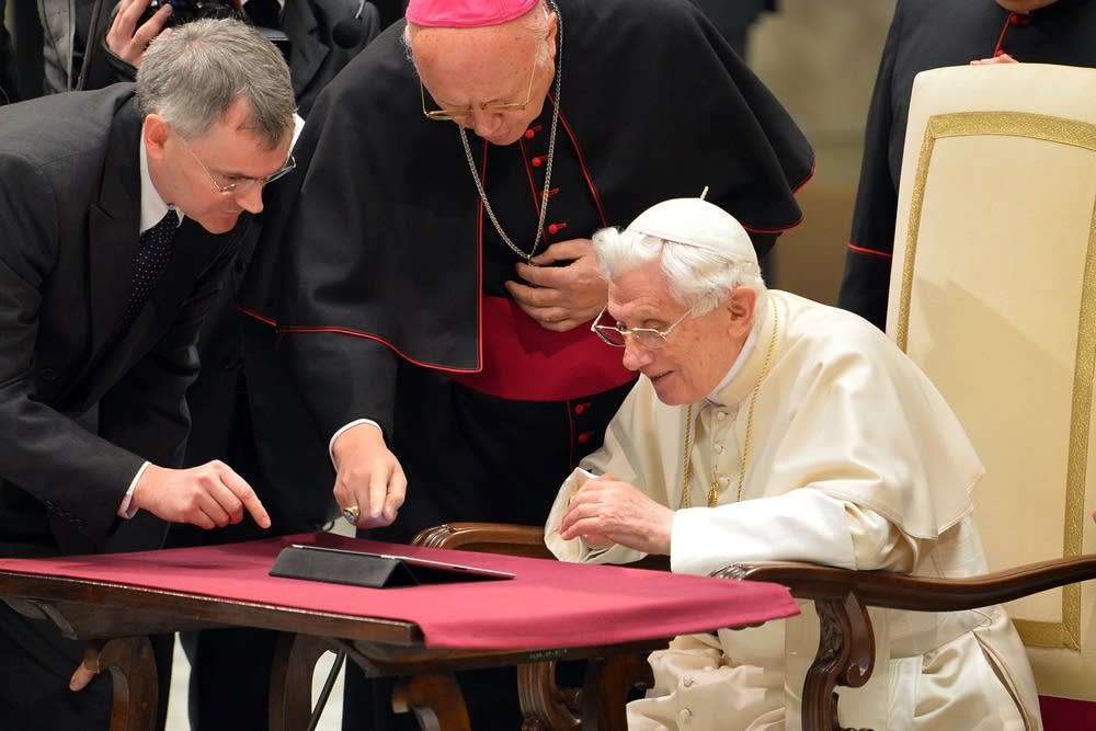 Tweeting pope