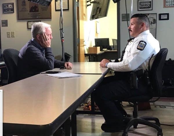 Police officer praised for not shooting kids holding toy gun