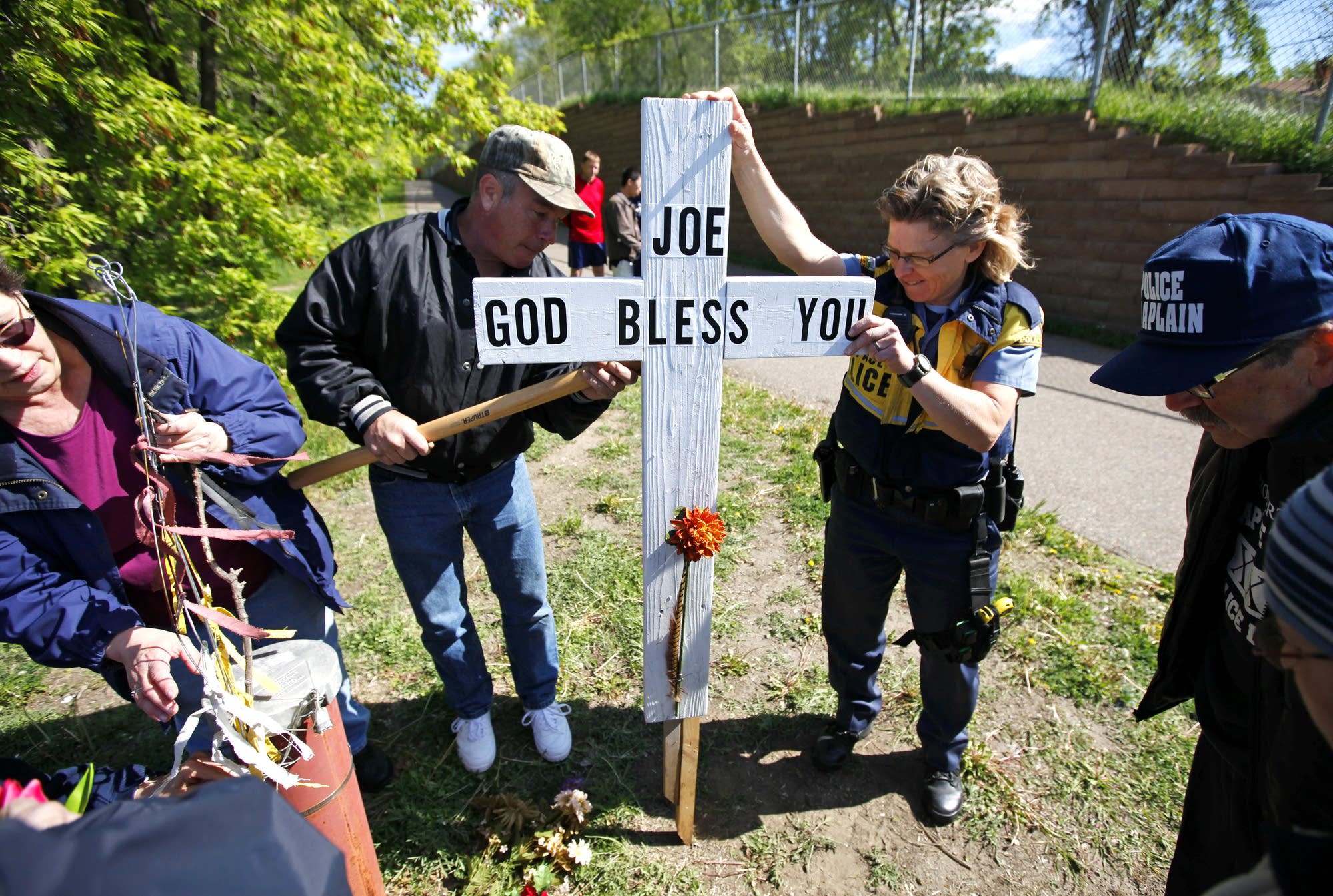 Officer Lucia Wroblewski helped Mark Schannach erect a memorial cross.
