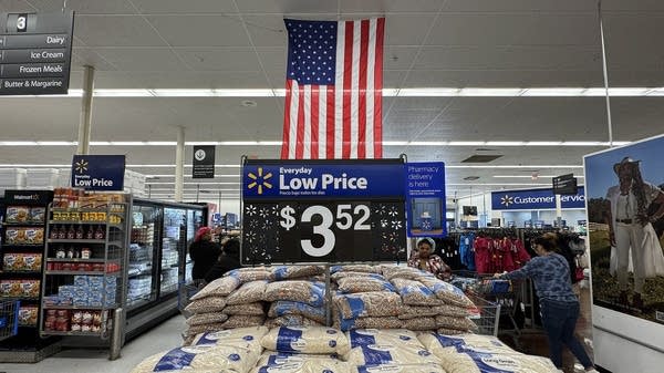 Walmart contends with tariffs