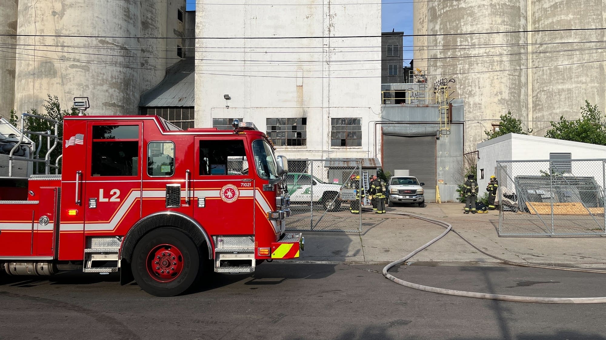 Firefighters respond to fire at Hiawatha Ave. grain elevator - Vimarsana News