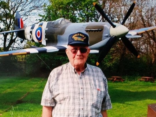 B-17 crewmember finally visits England again, and dies there