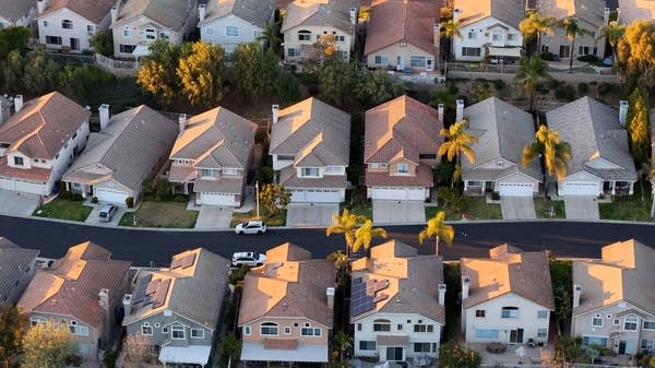 This week's mortgage rates are close to historical averages, but lower than in 2022 and 2023.