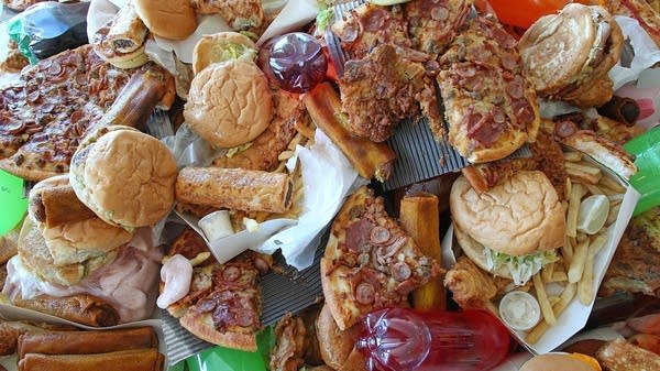 56de5b-20120328-junkfood.jpg