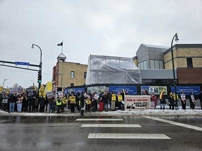 demonstrators at venezuela protest4