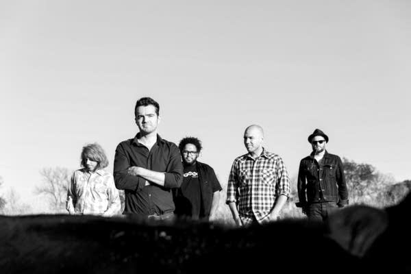 First Listen: Romantica, 'Outlaws'