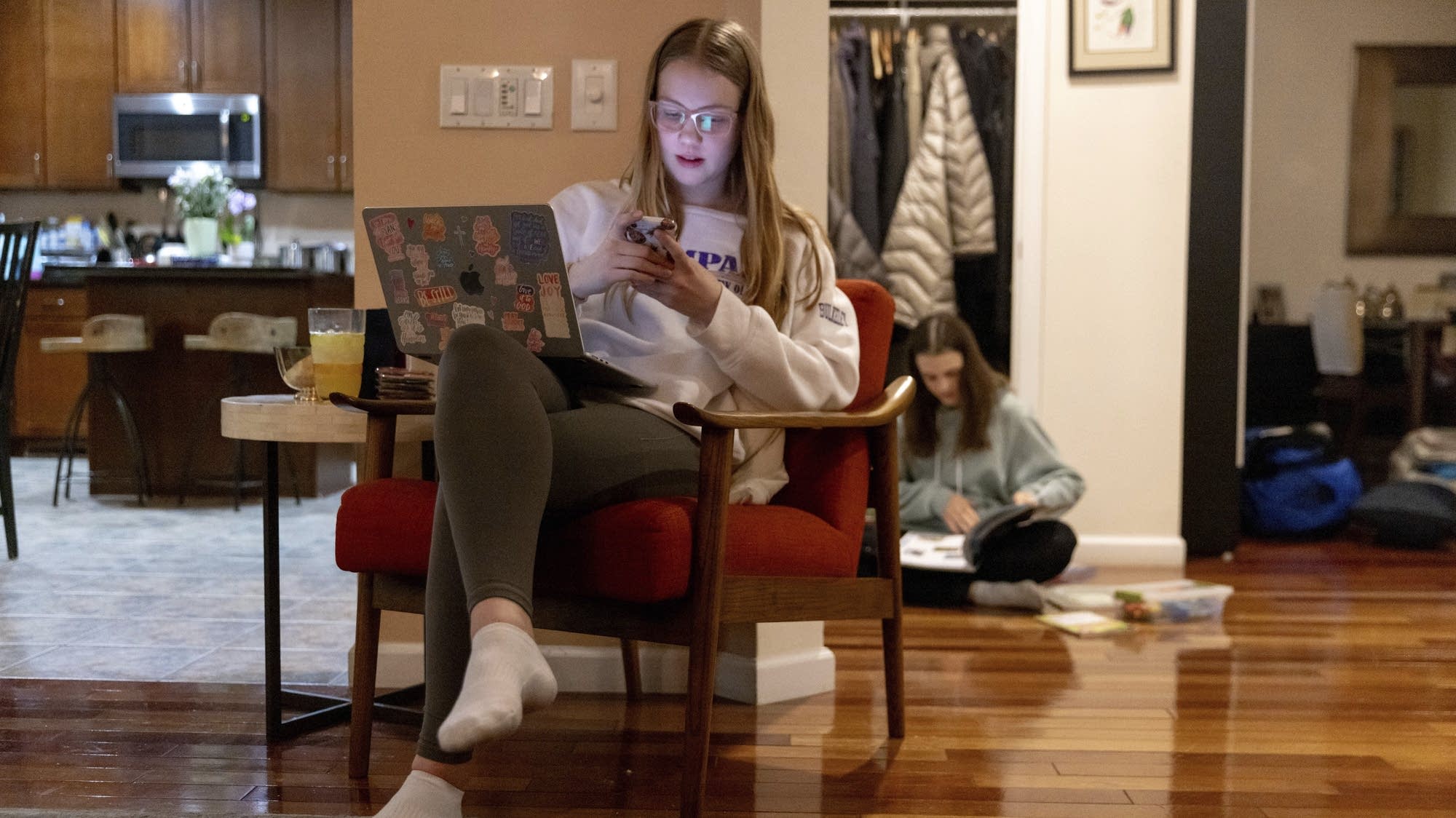 Life as a teen without social media isn't easy. These families are navigating adolescence offline - Vimarsana News