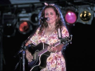 Nicolette Larson Performing In Concert
