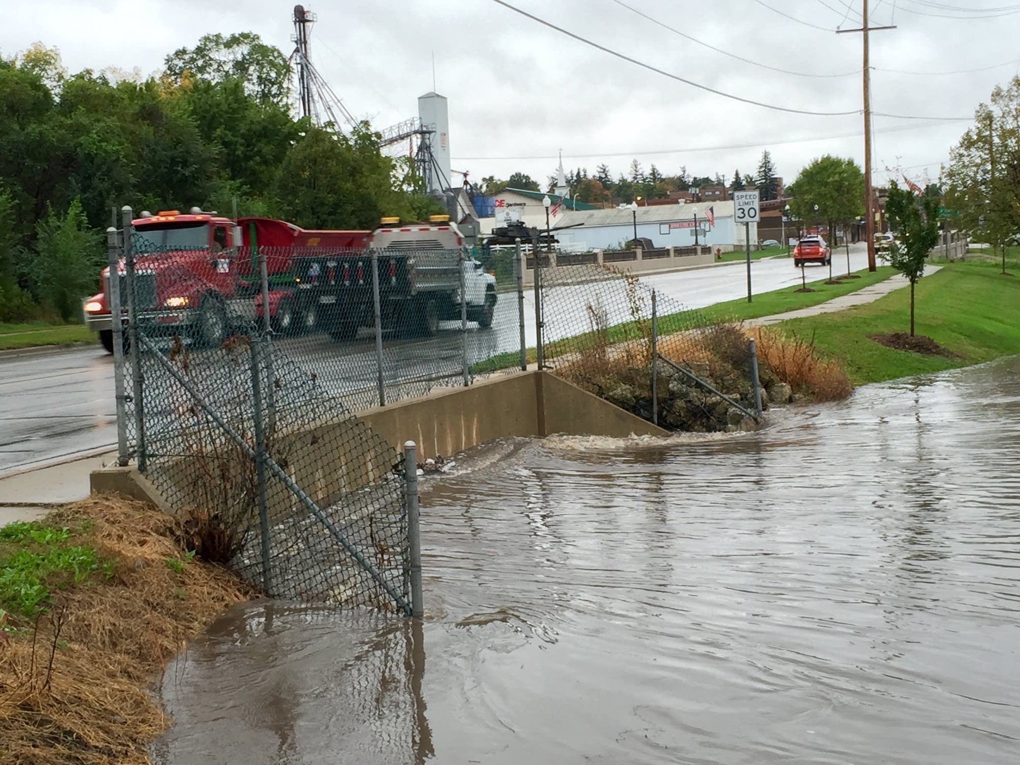 Flash flooding, roads closed after torrential rainfall Minnesota