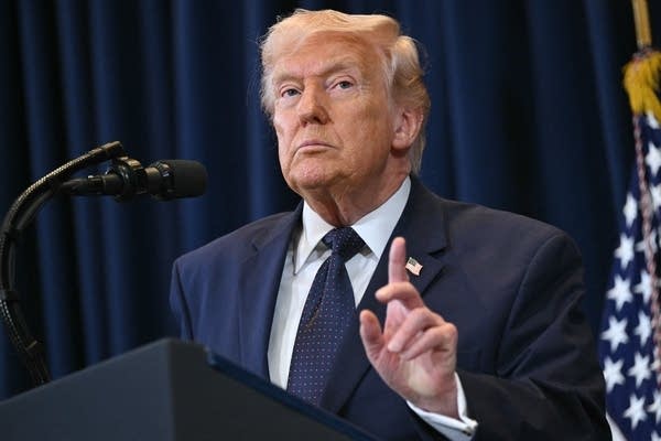 Trump says U.S. is 'achieving major strides' in Iran but doesn't cite endpoint
