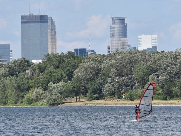 Weekend weather: warmer temps return; Sunday rain chance favors the north