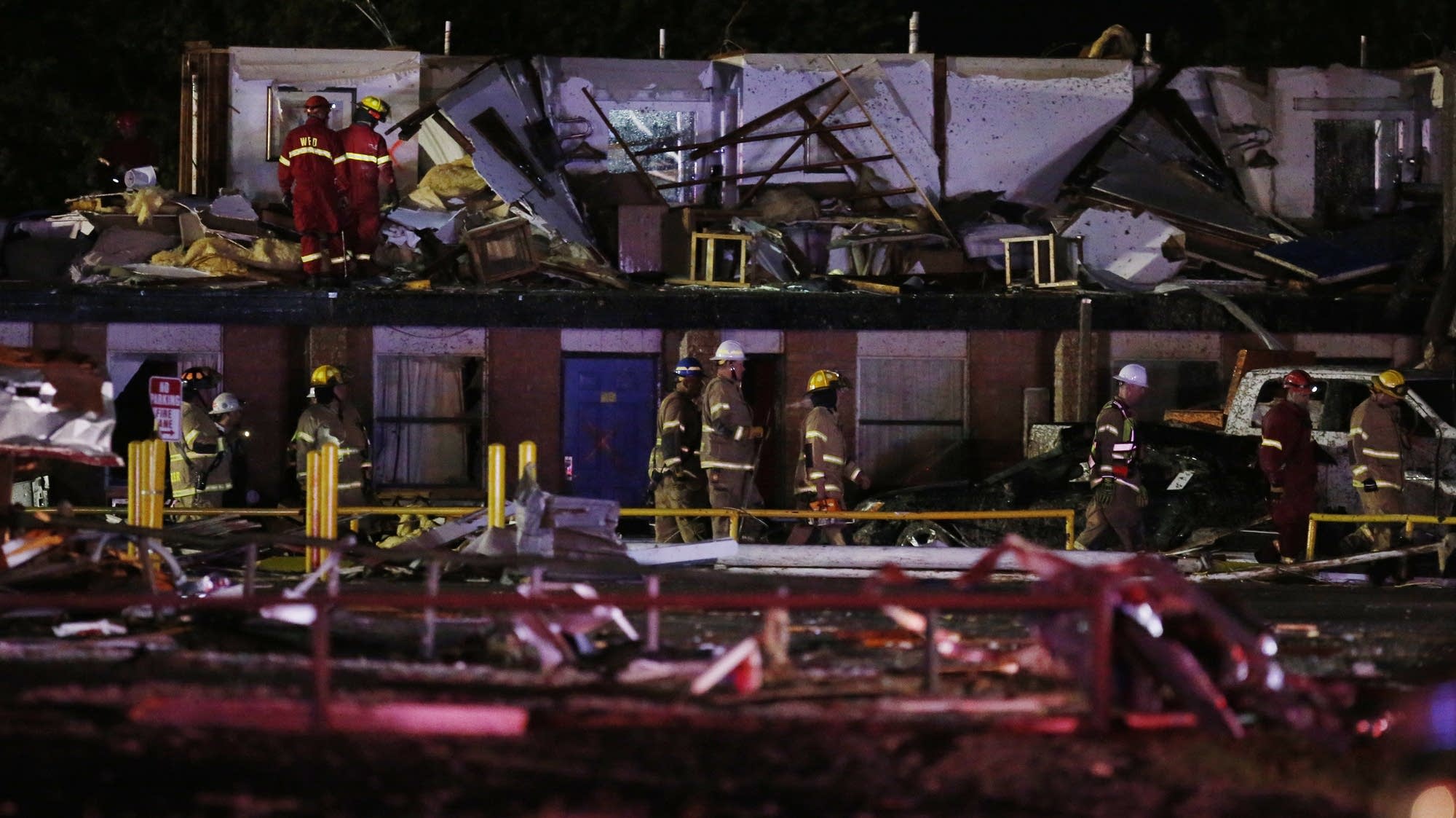 Tornado kills at least 2 people, injures 29 others in Oklahoma | MPR News