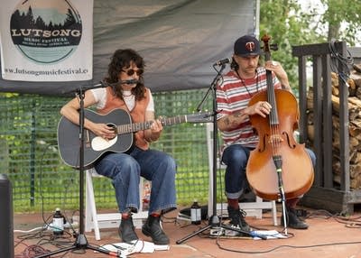 Lucy Michelle and band on stage