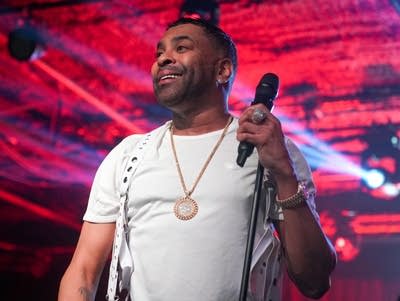 Ginuwine smiling on stage