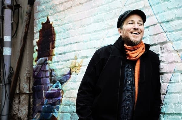 Watch new video of Peter Mulvey's 'Are You Listening?'