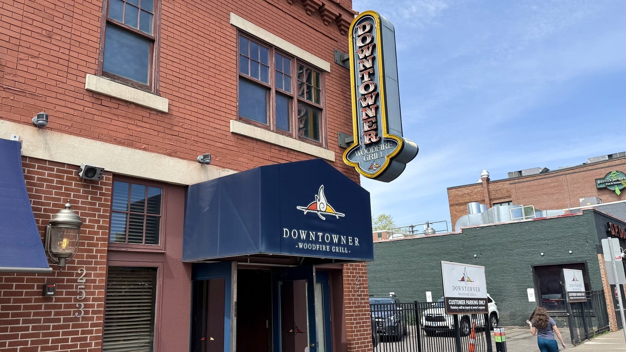 Downtowner Woodfire Grill in St. Paul closing for good