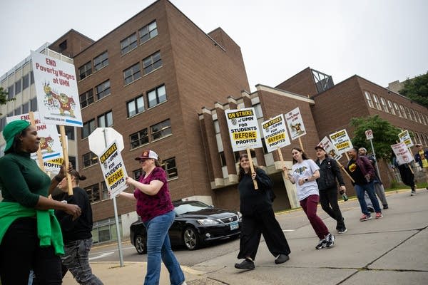 Food and custodial services affected as hundreds of University of Minnesota workers continue strike