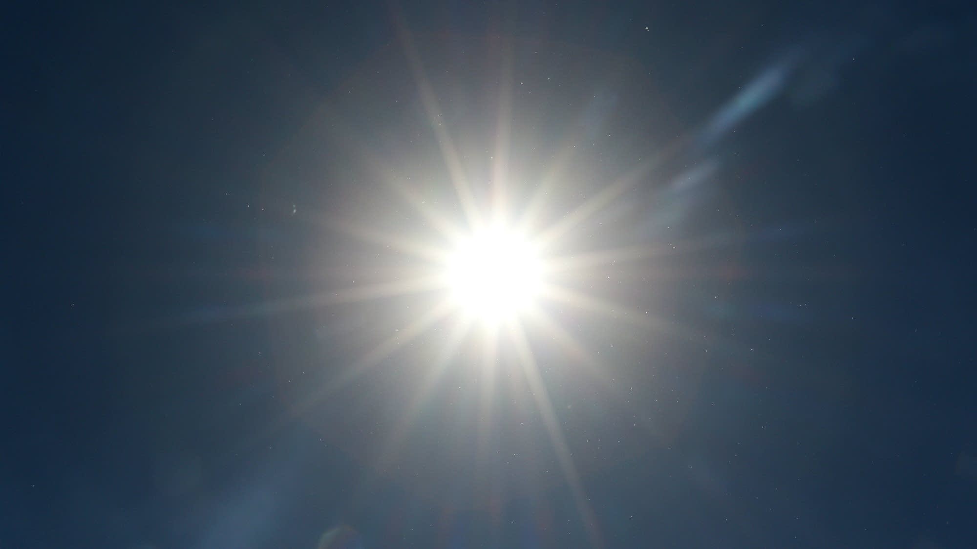 Minnesotans brave the hot weather as extreme heat warning continues