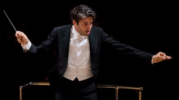 Listen: David Afkham returns to Orchestra Hall 