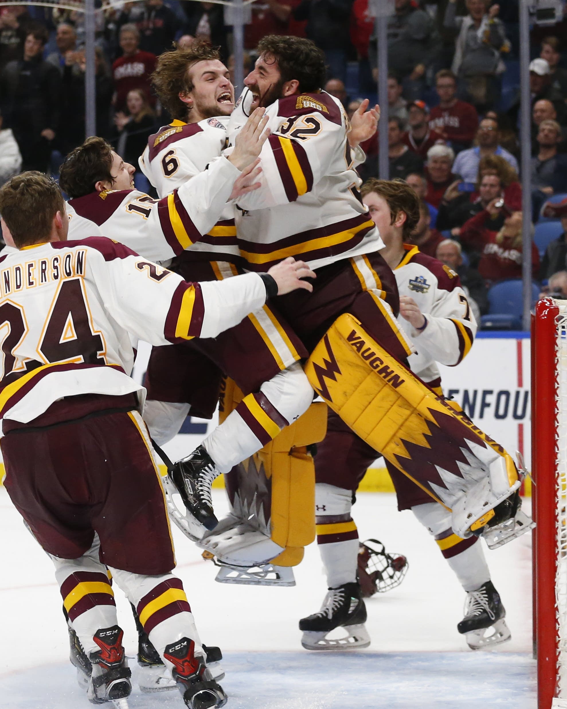 College men's hockey: Minnesota Duluth wins second straight title | MPR News
