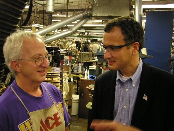 Kennedy tours Red Wing Shoe Co.